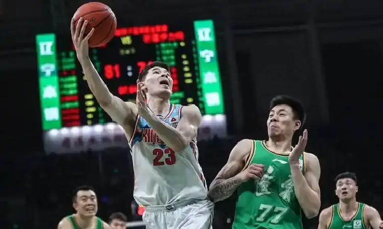 广东男篮输北京，郭艾伦评价太中肯：徐杰爱犯规、胡明轩心态很稳