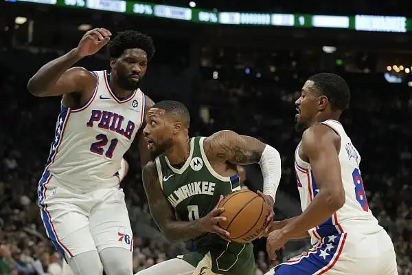 NBA｜利拉德雄鹿首秀仍是超巨模样 接管比赛“解放”字母哥